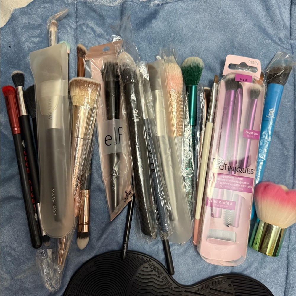 Real Techniques Vibrant Brush Collection